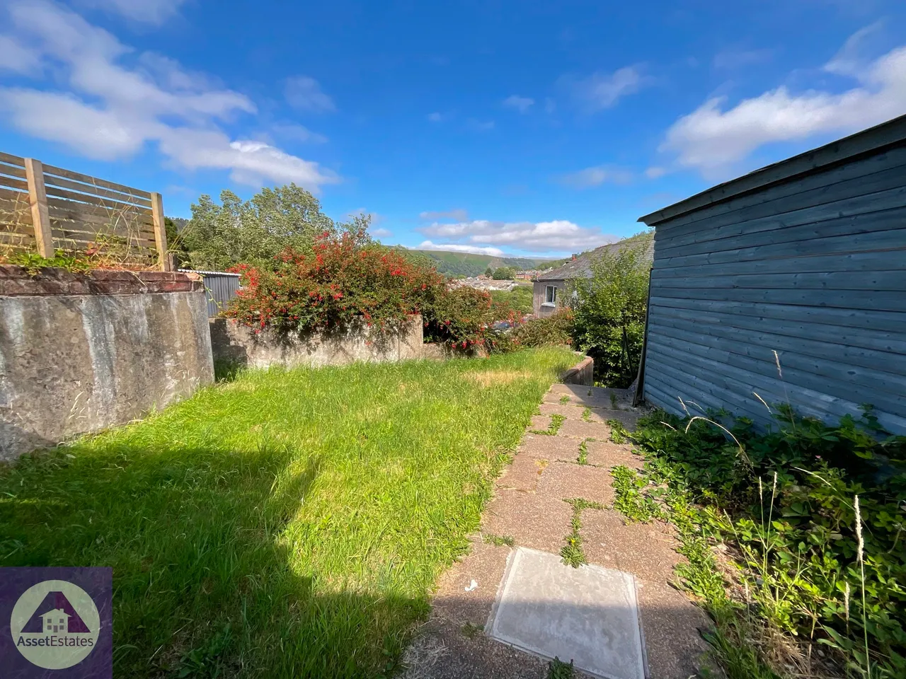 Rhiw Parc Road, Abertillery, photo 14