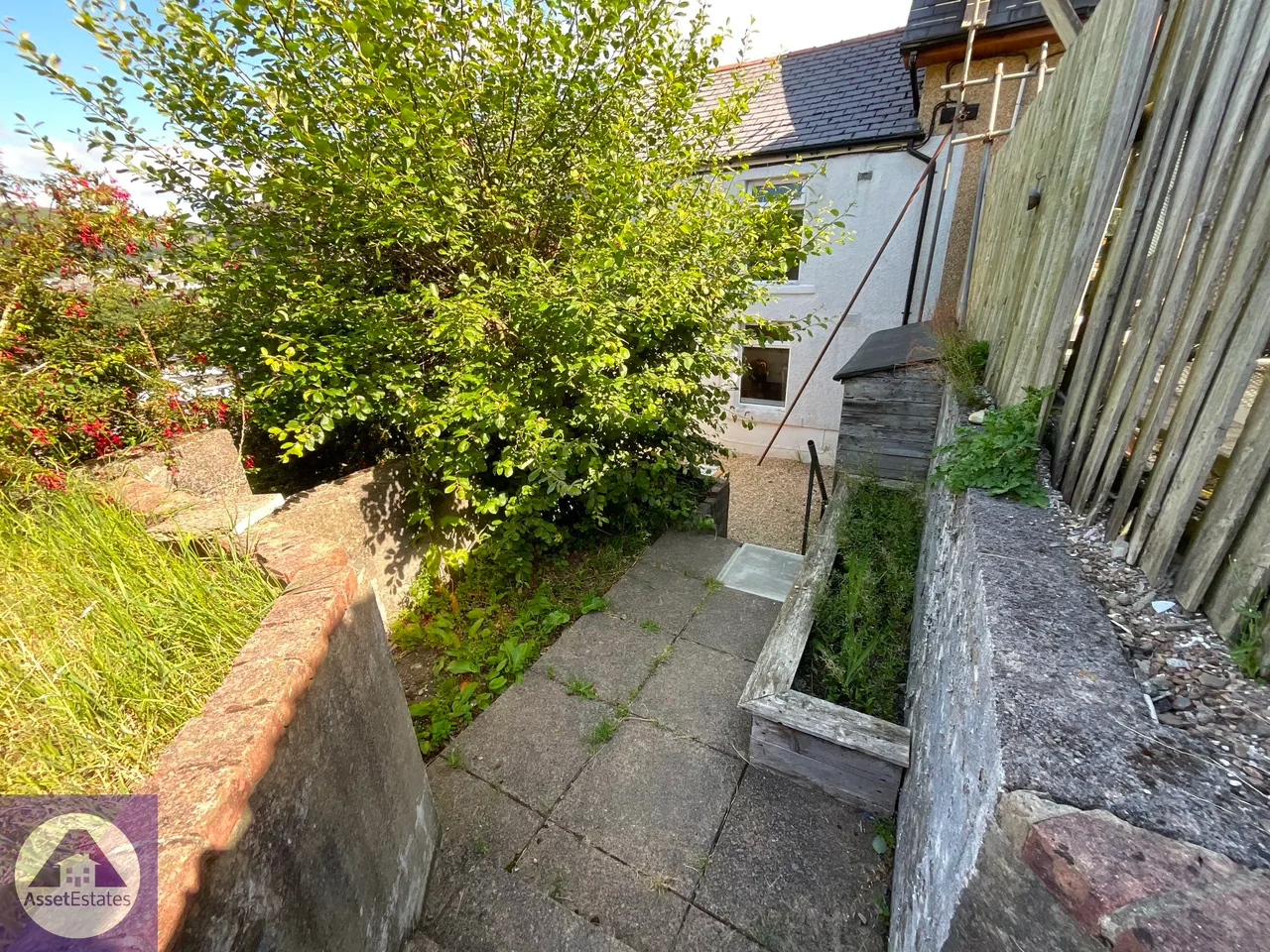 Rhiw Parc Road, Abertillery, photo 16
