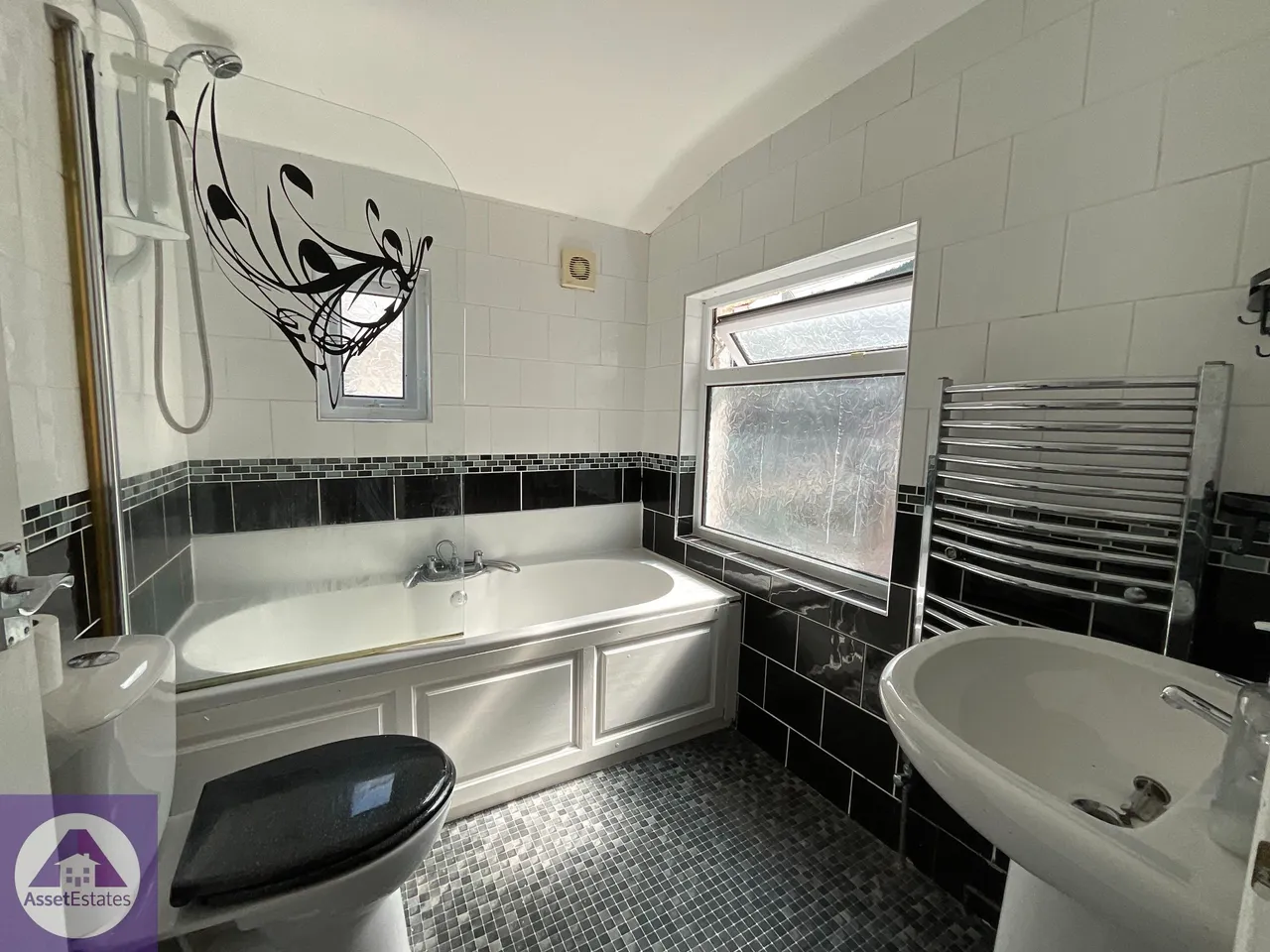 Rhiw Parc Road, Abertillery, photo 3