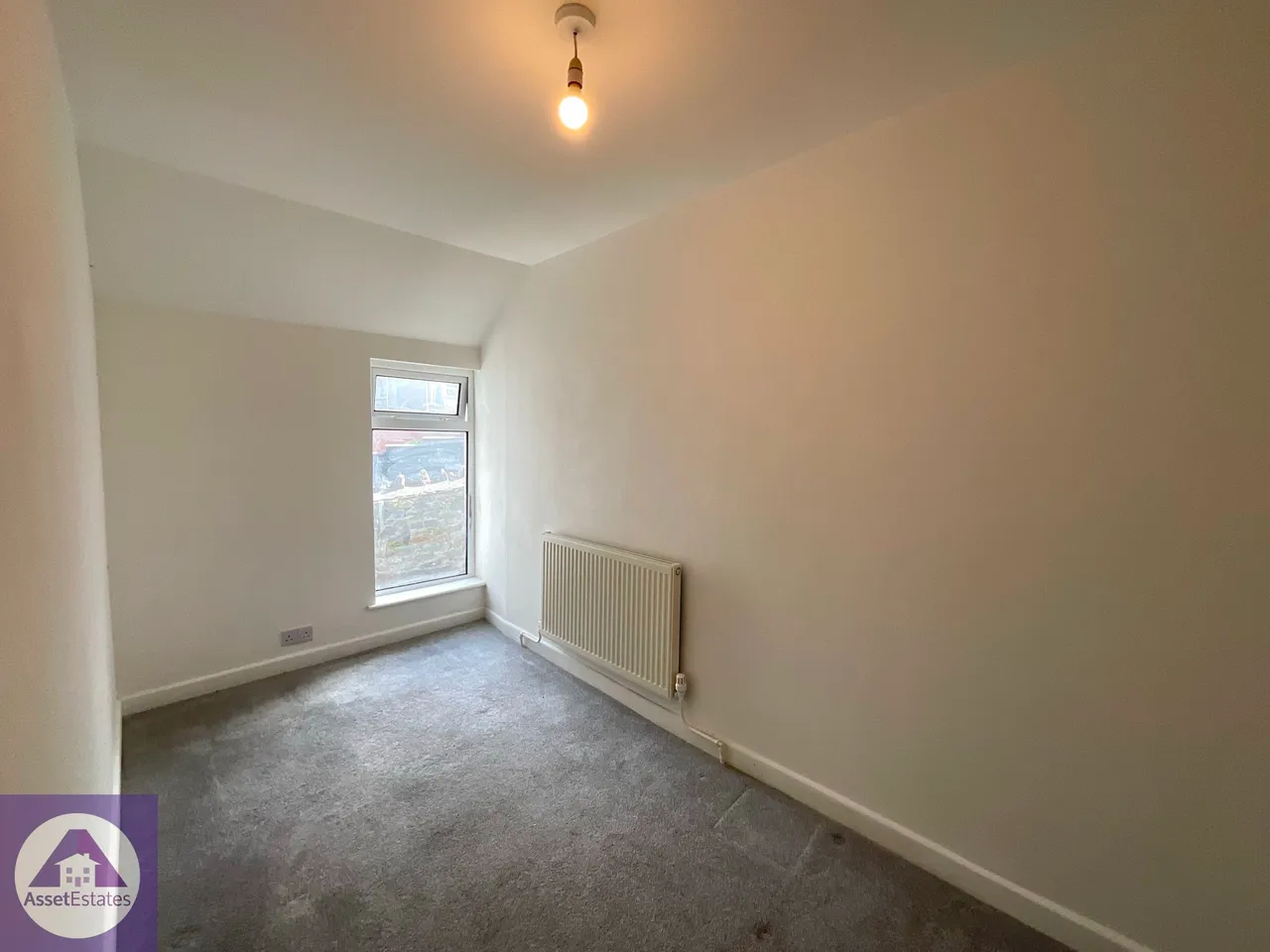 Rhiw Parc Road, Abertillery, photo 10