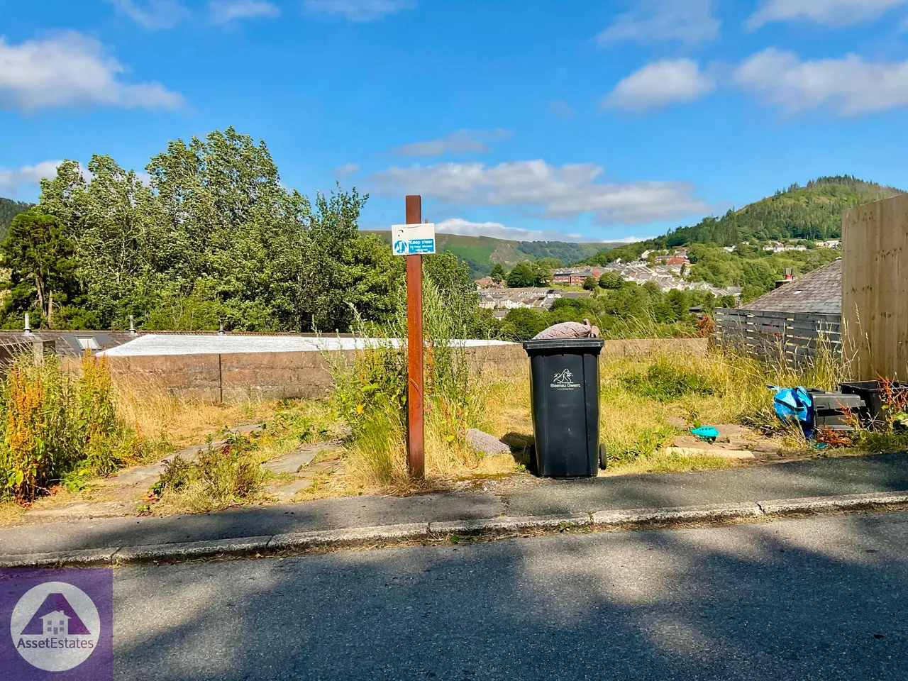Rhiw Parc Road, Abertillery, photo 19