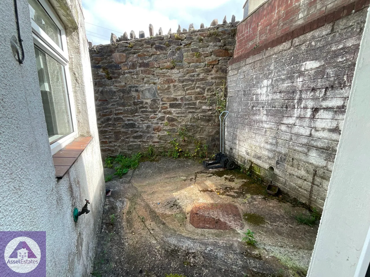 Rhiw Parc Road, Abertillery, photo 18