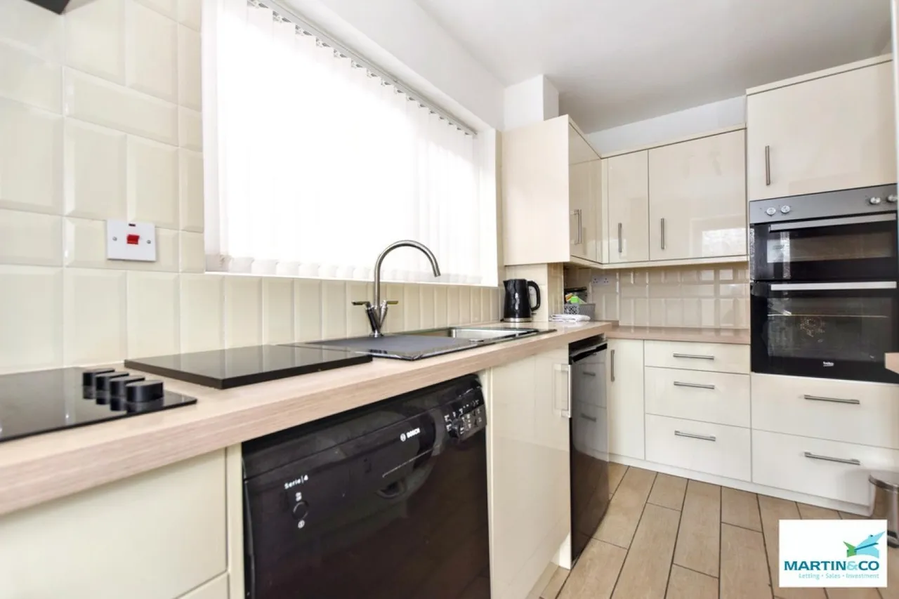 Lochmore Close, Hinckley, photo 12