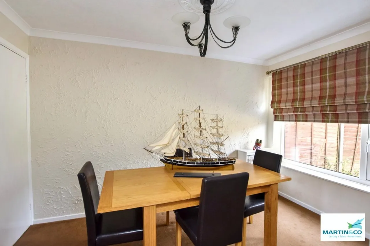 Lochmore Close, Hinckley, photo 4