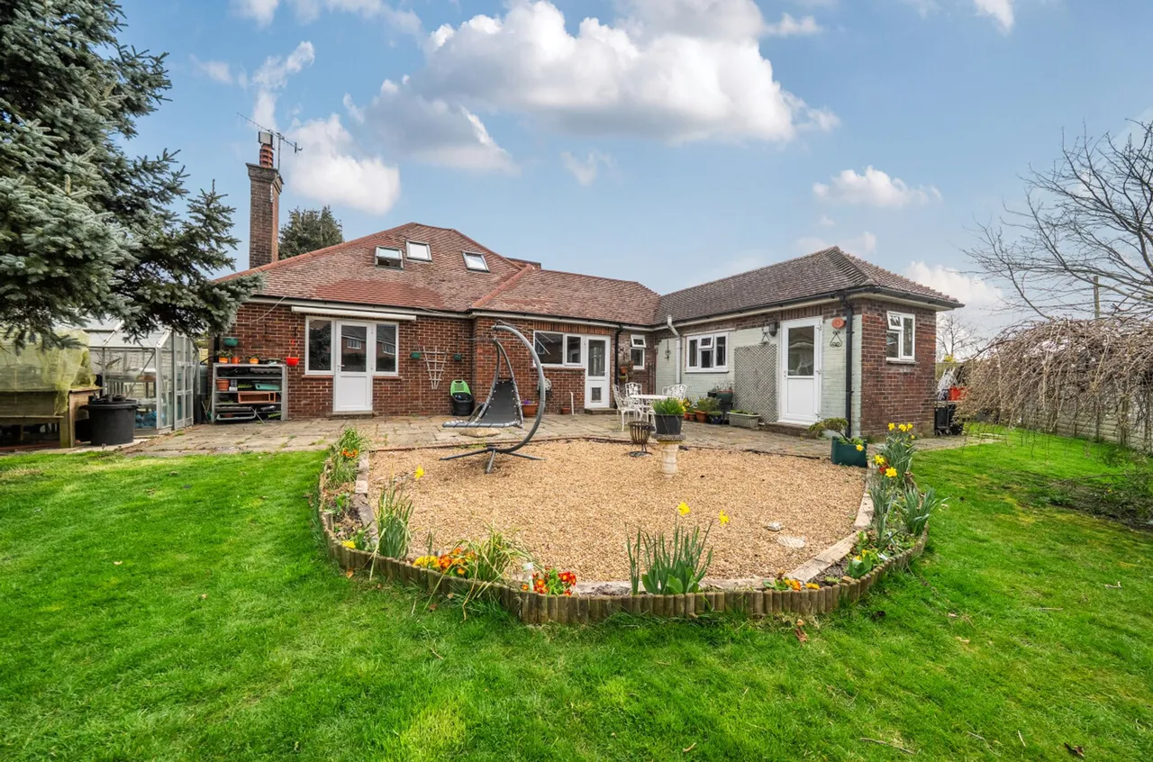 4 bed property for sale, Woodgate Close, Woodgate, PO20