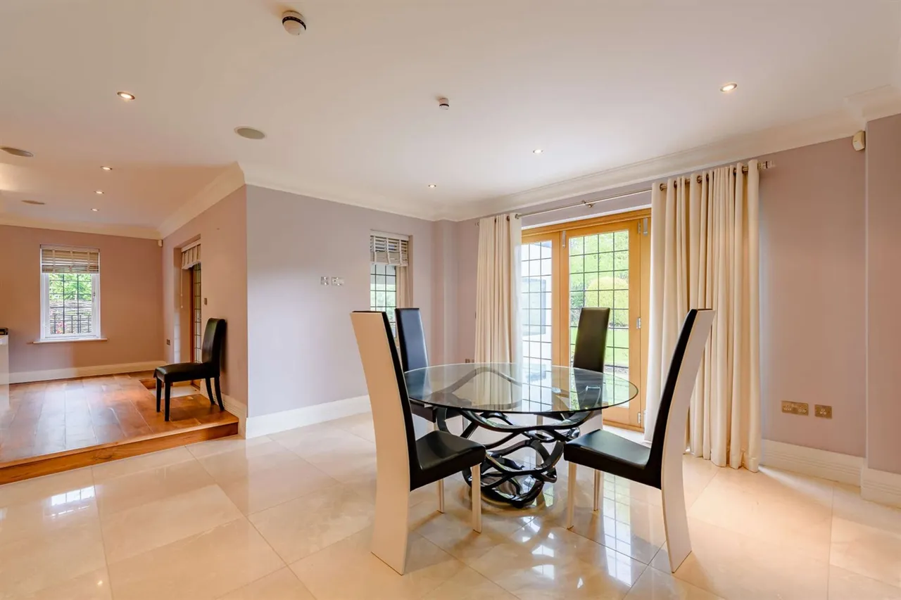 Park Lane, Hale, photo 18