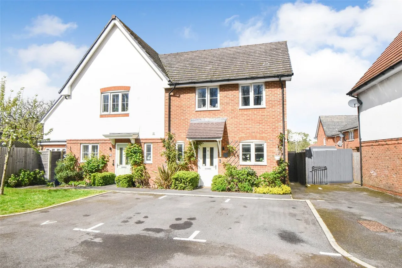Unwin Close, Hook, Hampshire, RG27 9FL, photo 10