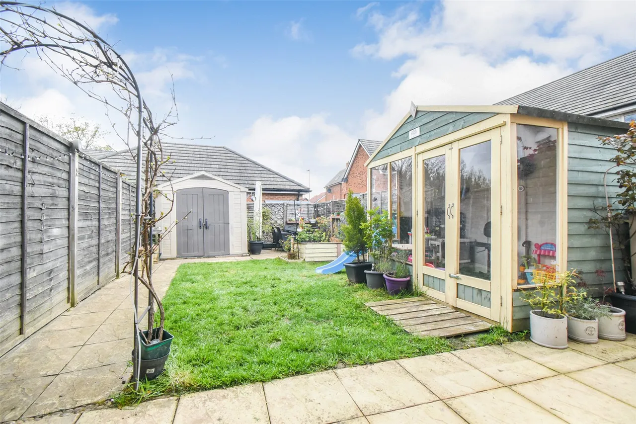 Unwin Close, Hook, Hampshire, RG27 9FL, photo 2