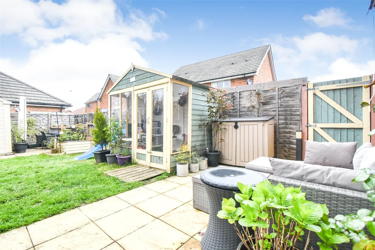 Unwin Close, Hook, Hampshire, RG27 9FL, photo 13