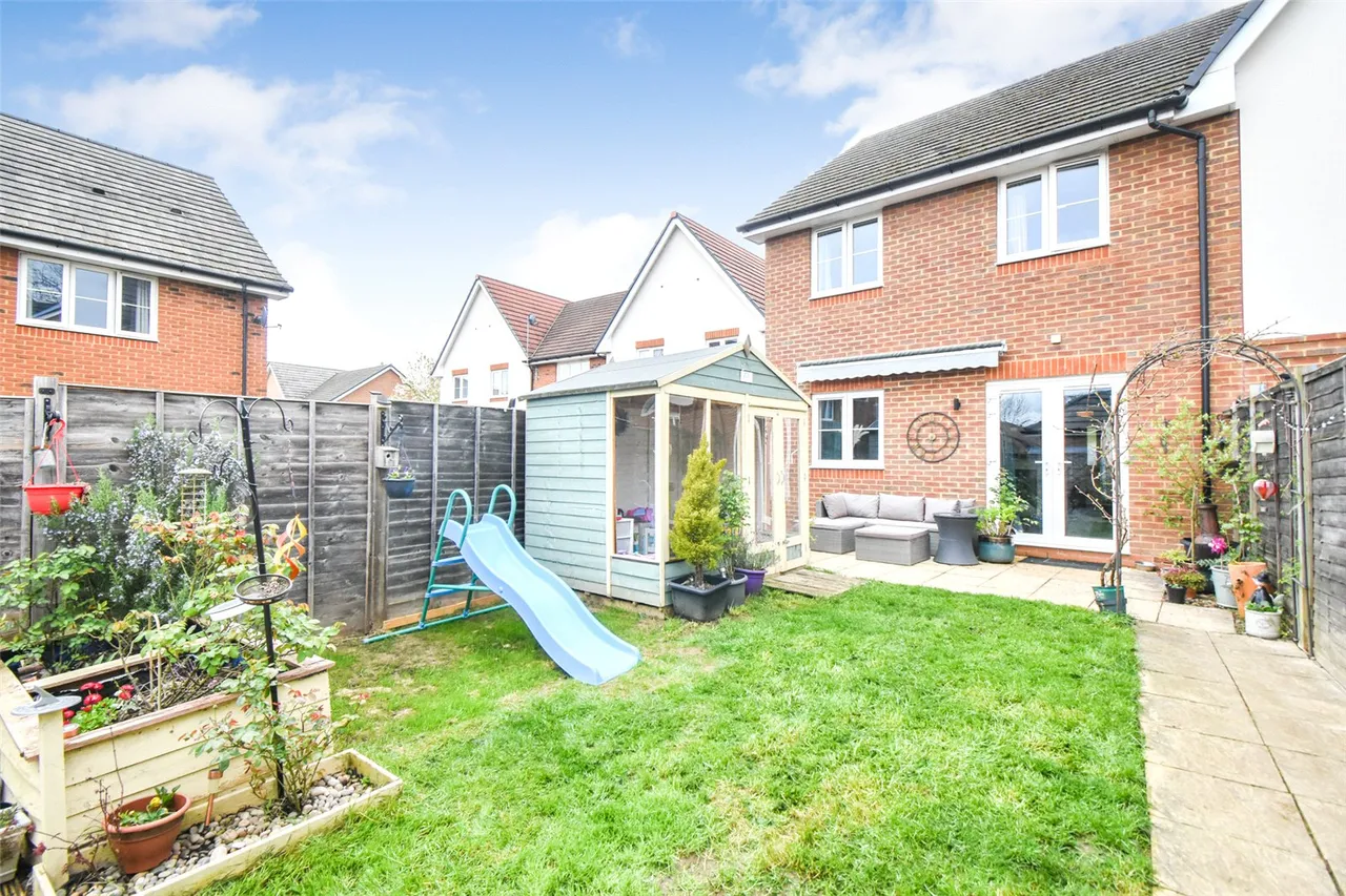 Unwin Close, Hook, Hampshire, RG27 9FL, photo 6