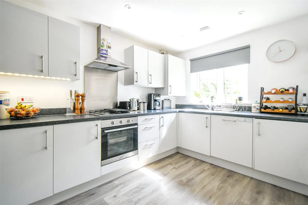 Unwin Close, Hook, Hampshire, RG27 9FL, photo 3