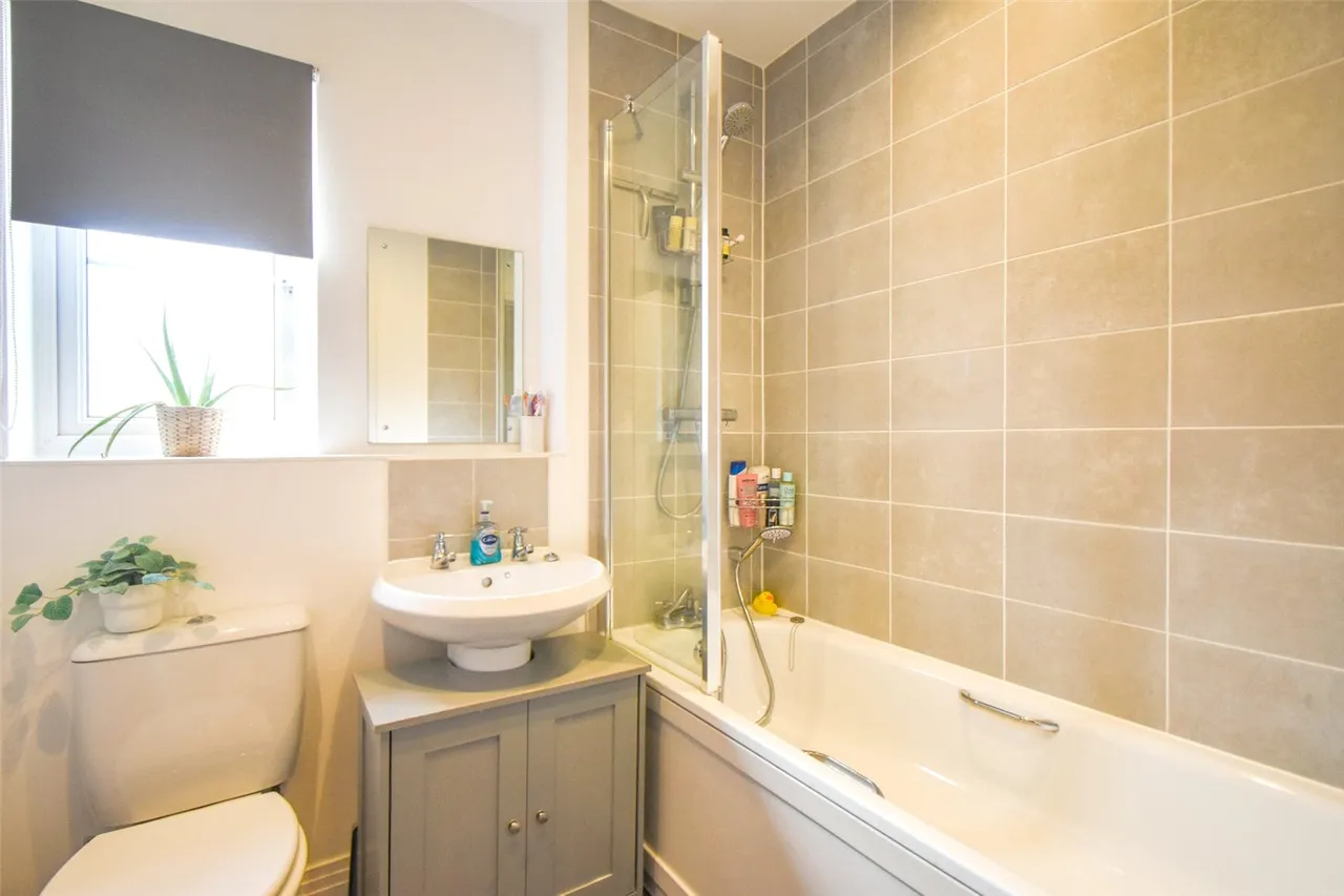 Unwin Close, Hook, Hampshire, RG27 9FL, photo 9