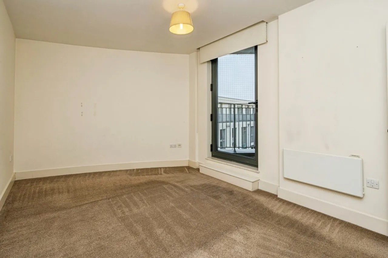 Guildford Street, Chertsey, Surrey, photo 11