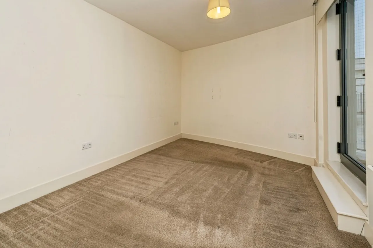Guildford Street, Chertsey, Surrey, photo 9