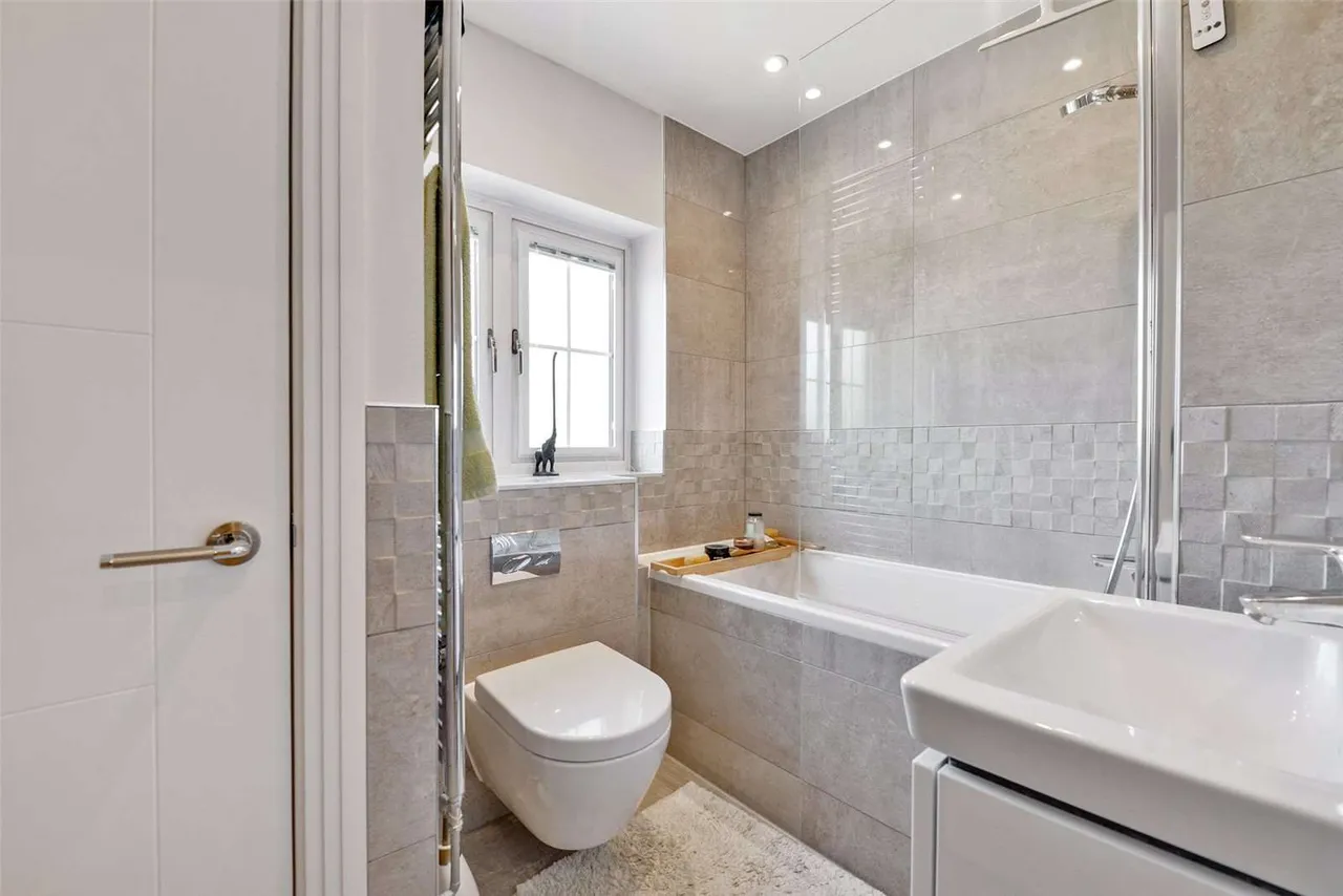 Ripplesmere Close, Old Windsor, SL4, photo 8