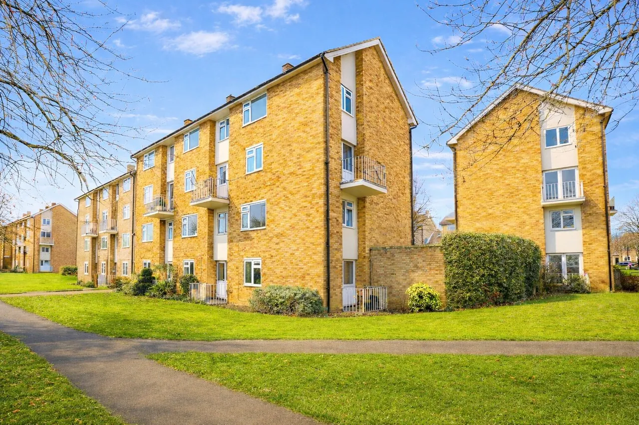 2 bed flat to rent, The Ridgeway, St. Albans, AL4