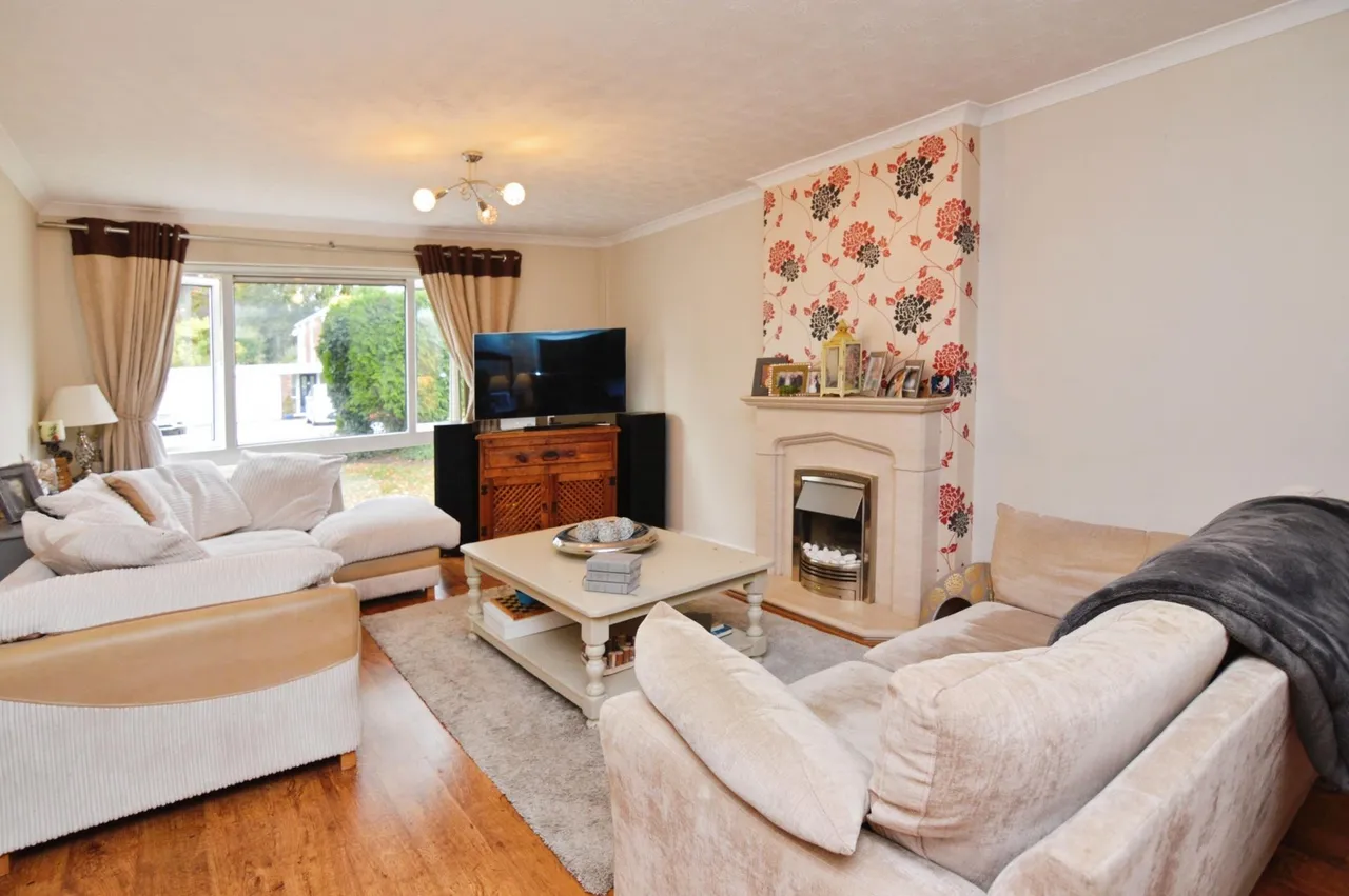 Wellesley Drive, Crowthorne, RG45, photo 2