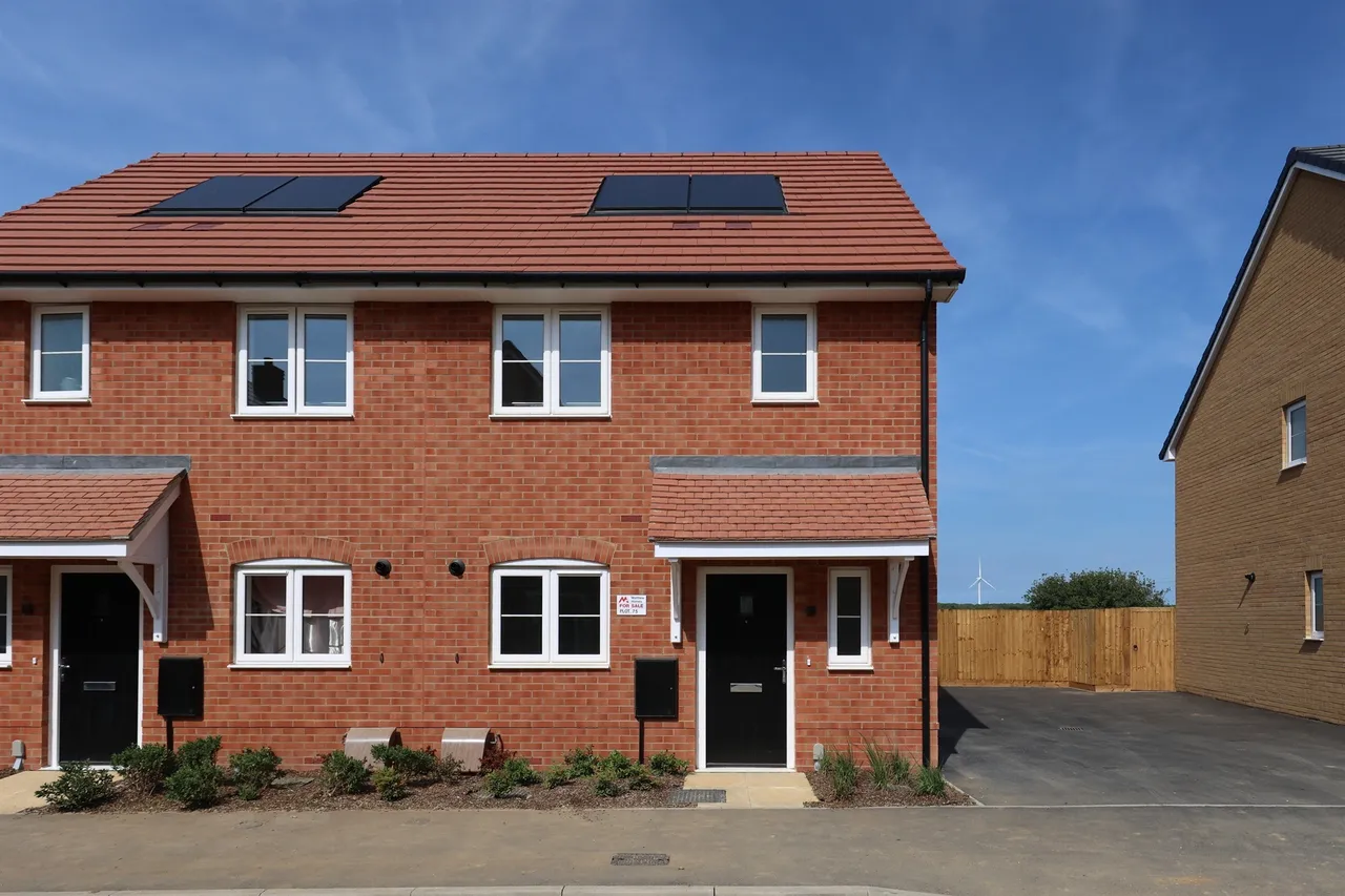 3 bed house for sale — Meadow Gardens, Hartley Brook Road, Clacton-On-Sea