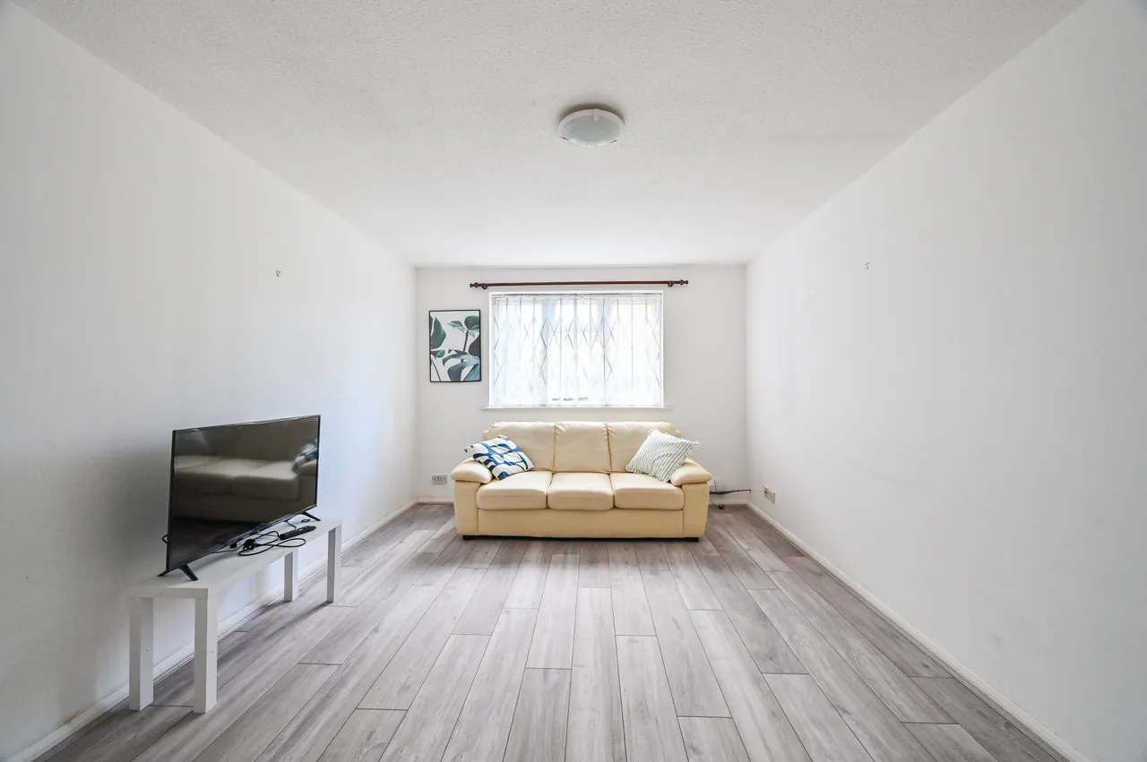 3 Parkside Court, 135 Palmerston Road, London, photo 7