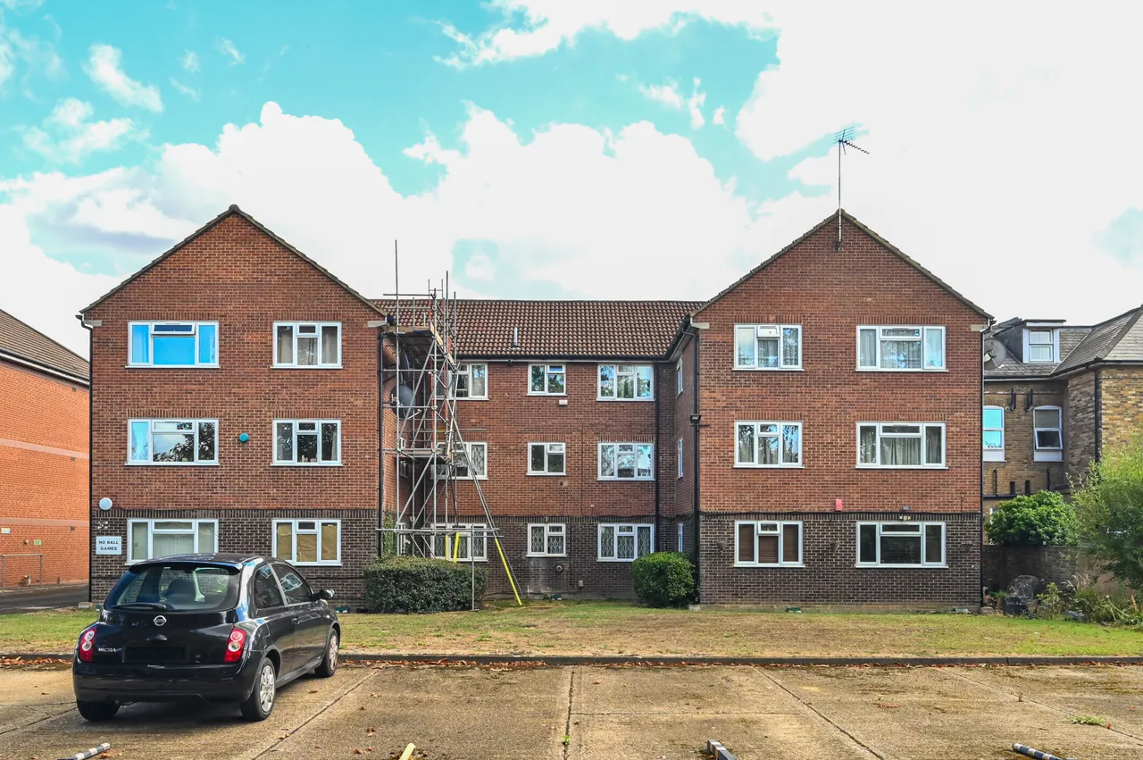 3 Parkside Court, 135 Palmerston Road, London, photo 11