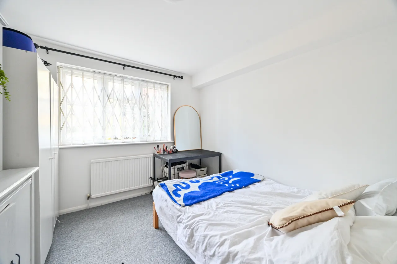 3 Parkside Court, 135 Palmerston Road, London, photo 4