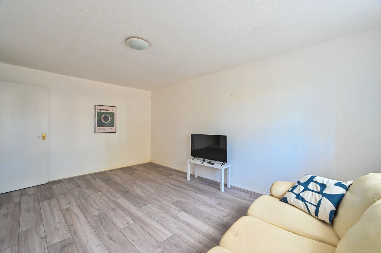 3 Parkside Court, 135 Palmerston Road, London, photo 10