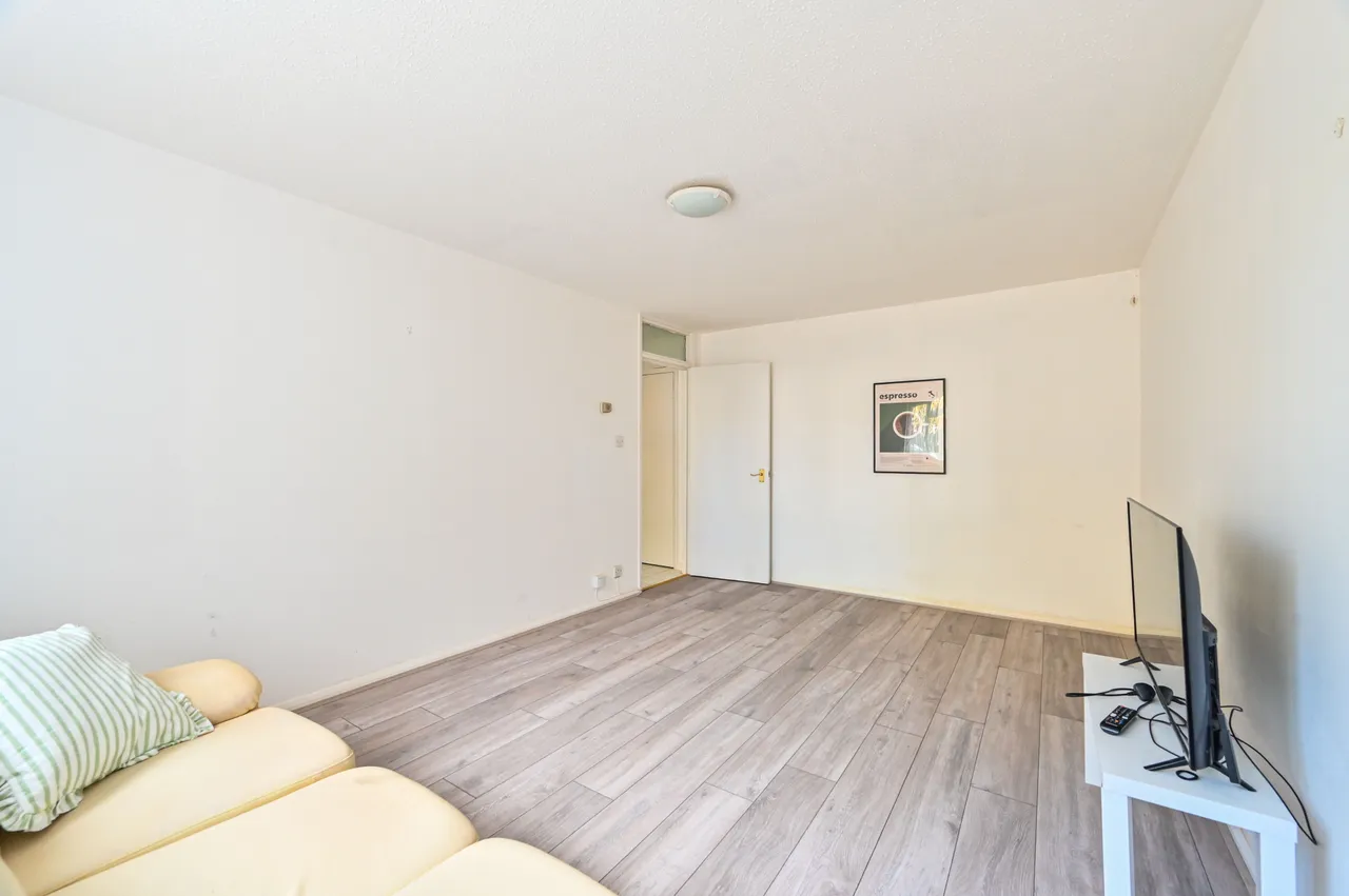 3 Parkside Court, 135 Palmerston Road, London, photo 5