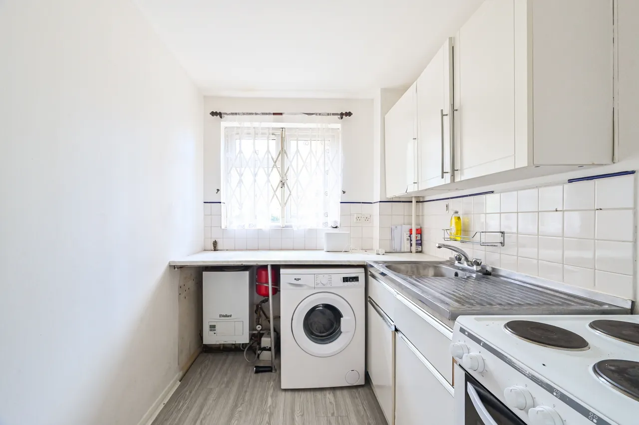 3 Parkside Court, 135 Palmerston Road, London, photo 9