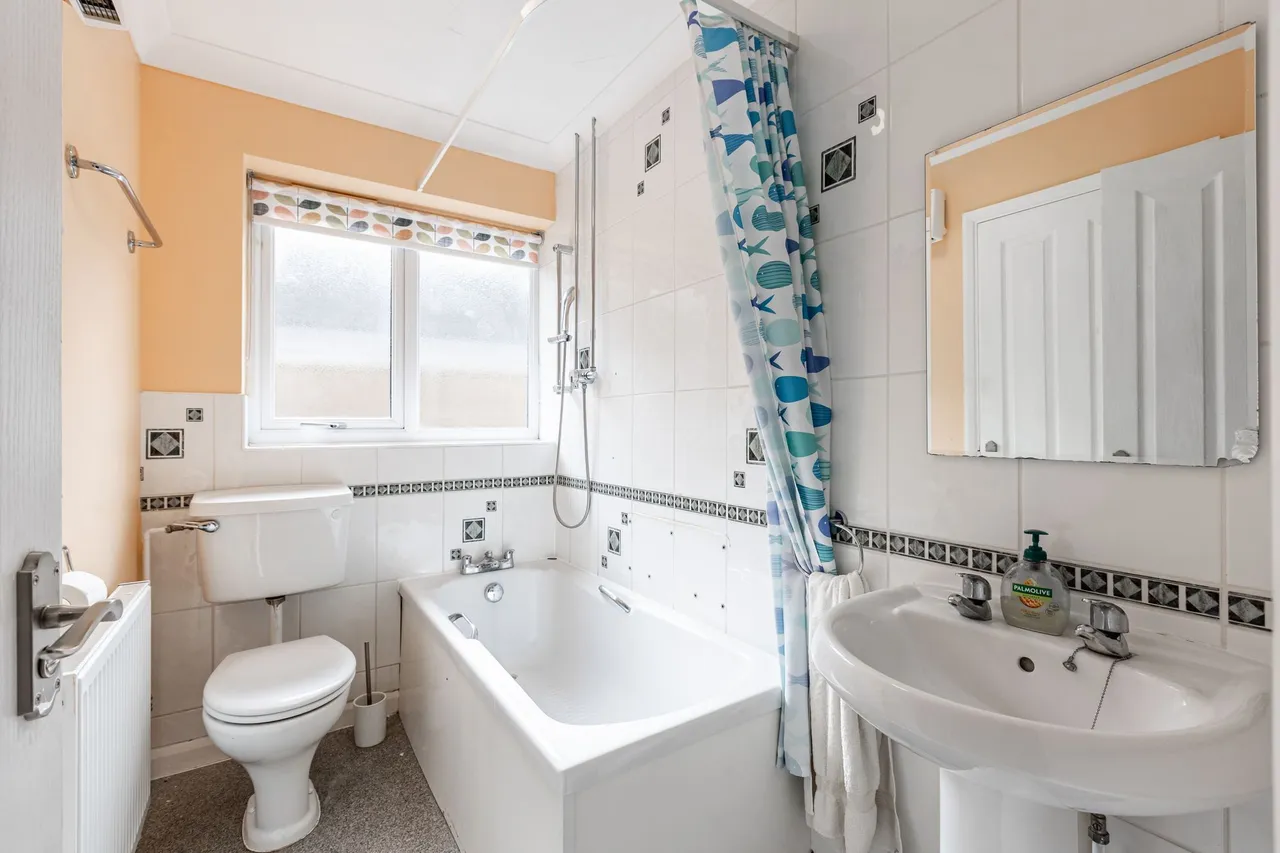 Spacious Three Bedroom in South Wootton, photo 11