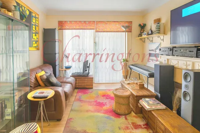 2 bed flat for sale — Two Bedroom Two Bathroom Apartment Fo...
