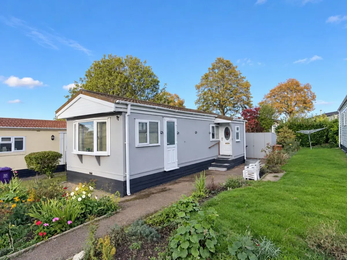 1 bed park home for sale, Limekiln Lane, Baldock, SG7