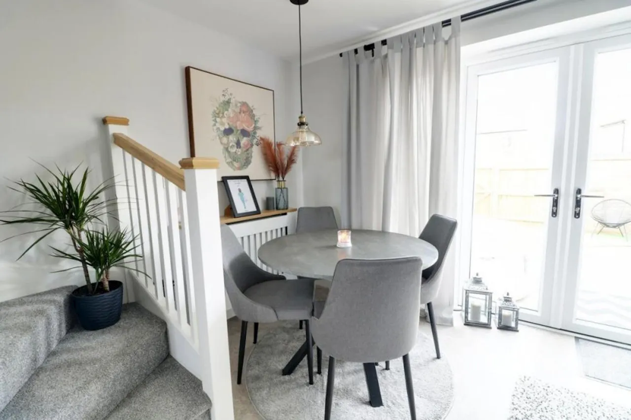 Dixon Place, LN2, photo 13