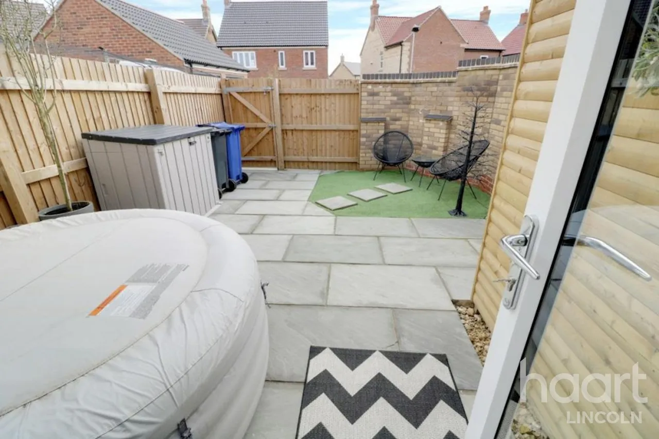 Dixon Place, LN2, photo 11