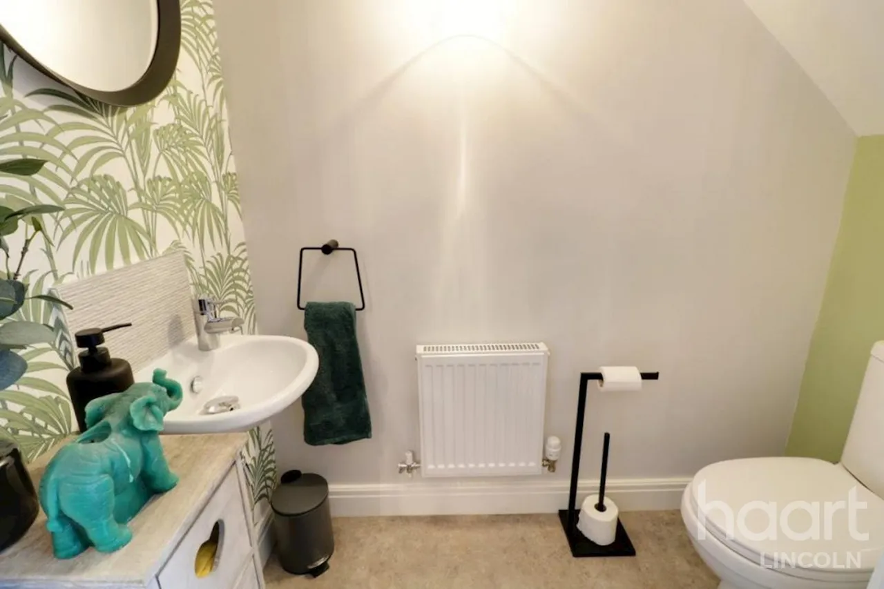 Dixon Place, LN2, photo 9