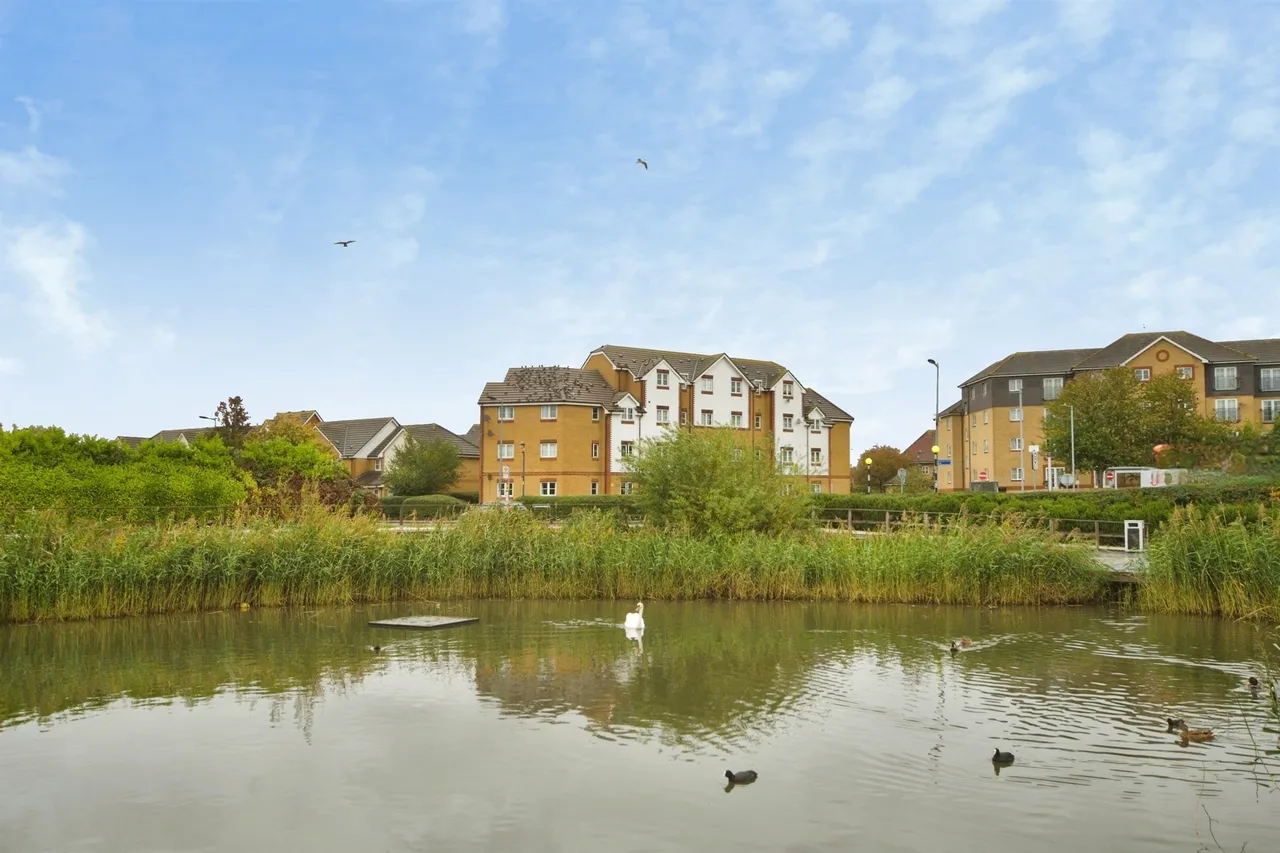 Marine Drive, Barking, IG11, photo 3