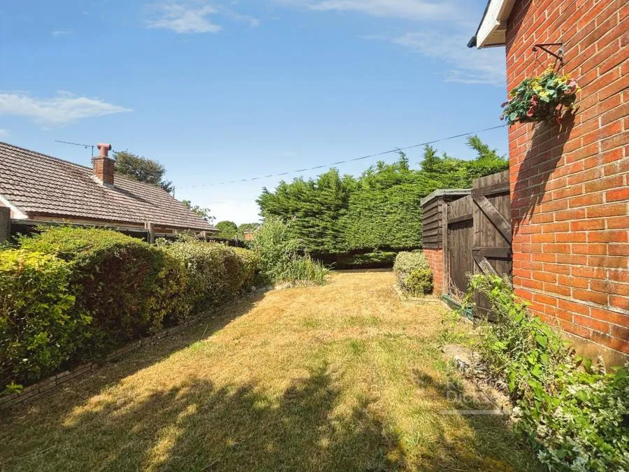 Trevor Road, Newport, PO30, photo 9