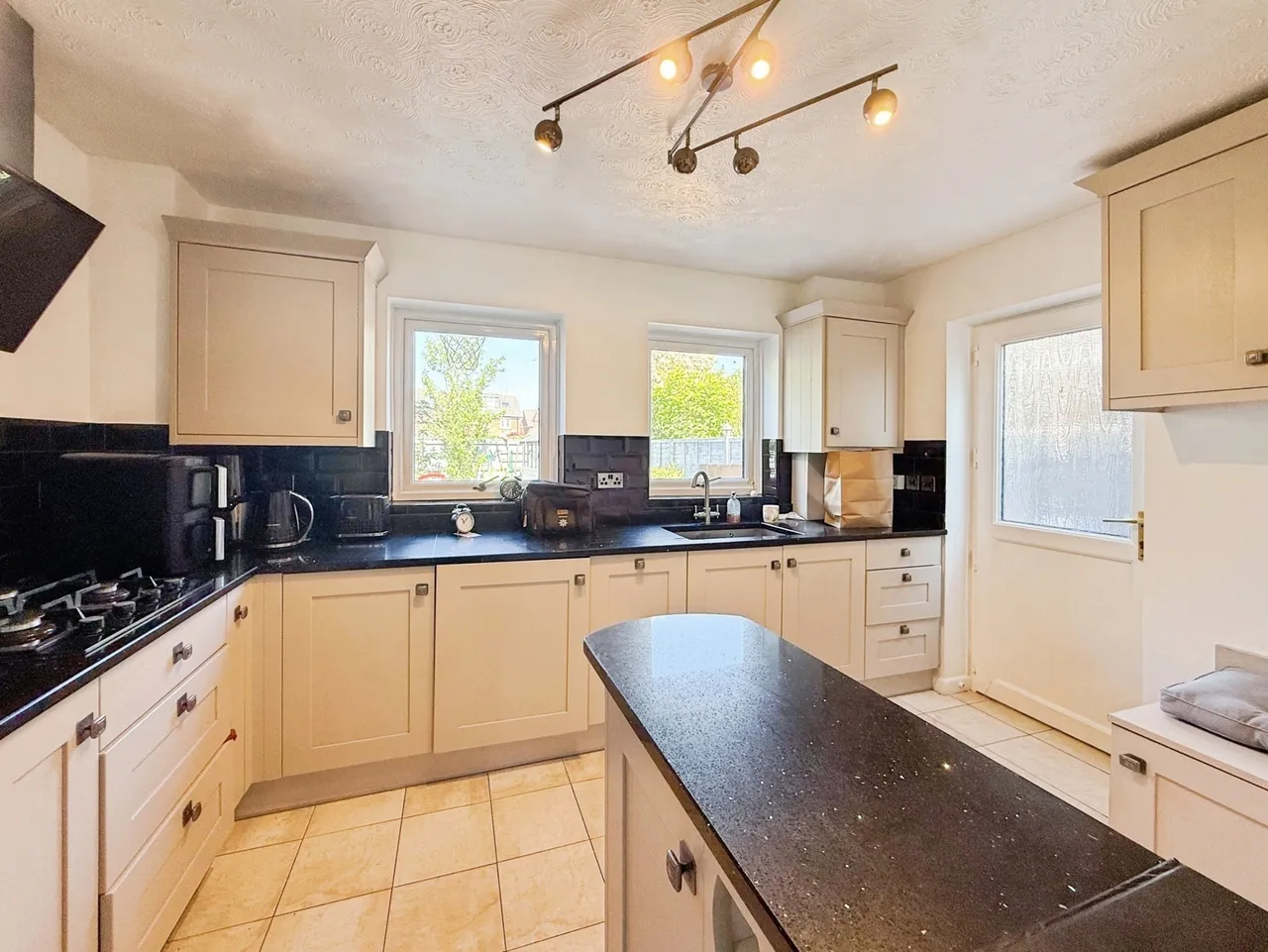 Landford Way, Throop, BH8, photo 2