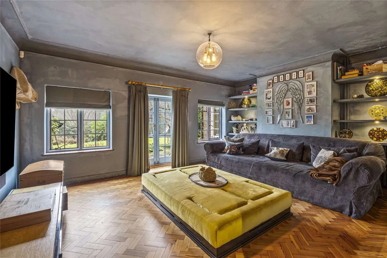 South Ridge, St George's Hill, Weybridge, Surrey, KT13 0NF, photo 10