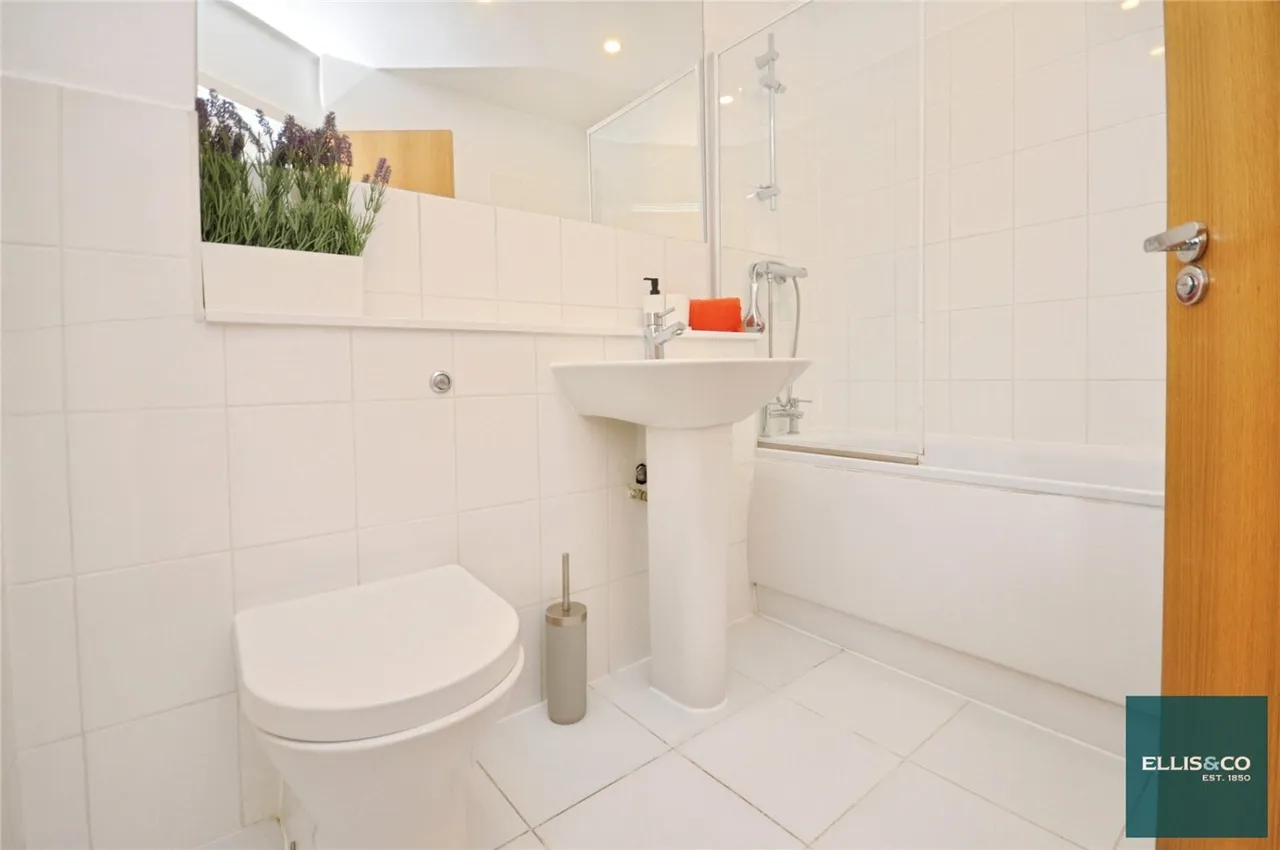 High Road, North Finchley, N12, photo 5