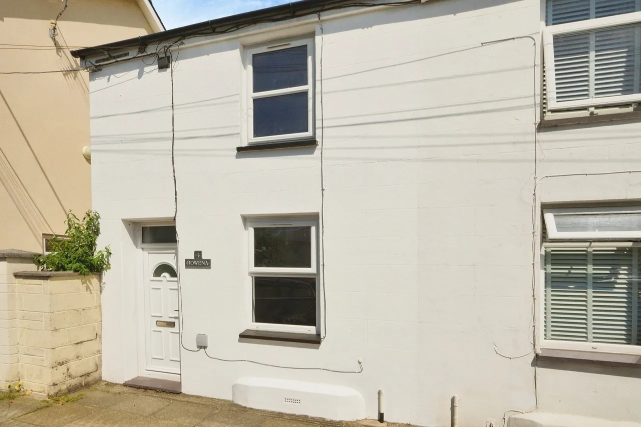2 bed property for sale, Abererch Road, Pwllheli, LL53