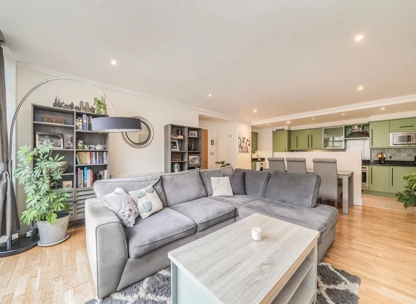 Ferry Lane, Brentford, TW8, photo 4