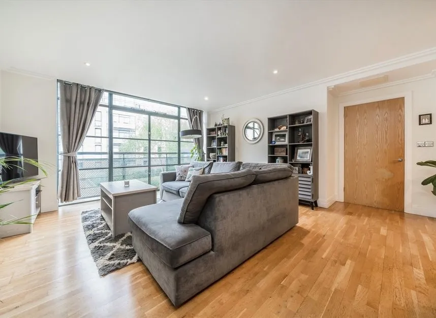 Ferry Lane, Brentford, TW8, photo 2