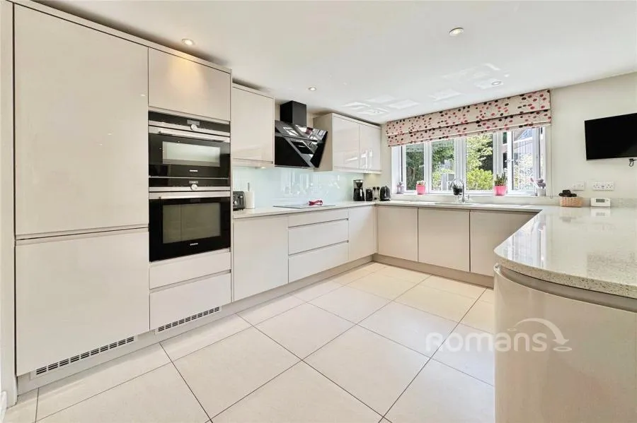 Harts Leap Road, Sandhurst, GU47, photo 11