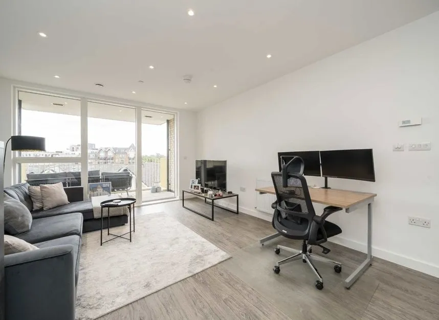 Commerce Road, Brentford, TW8, photo 2