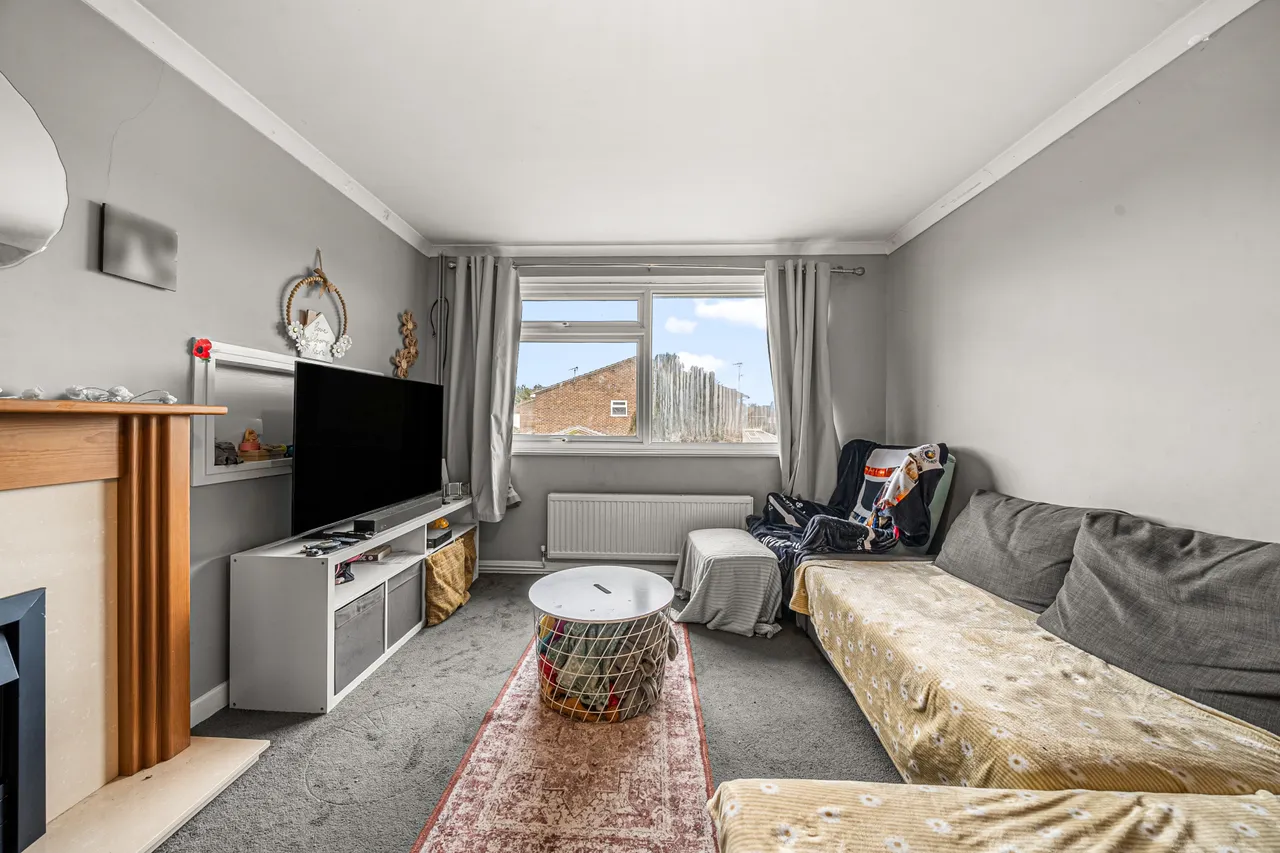Roakes Avenue, Addlestone, KT15, photo 3