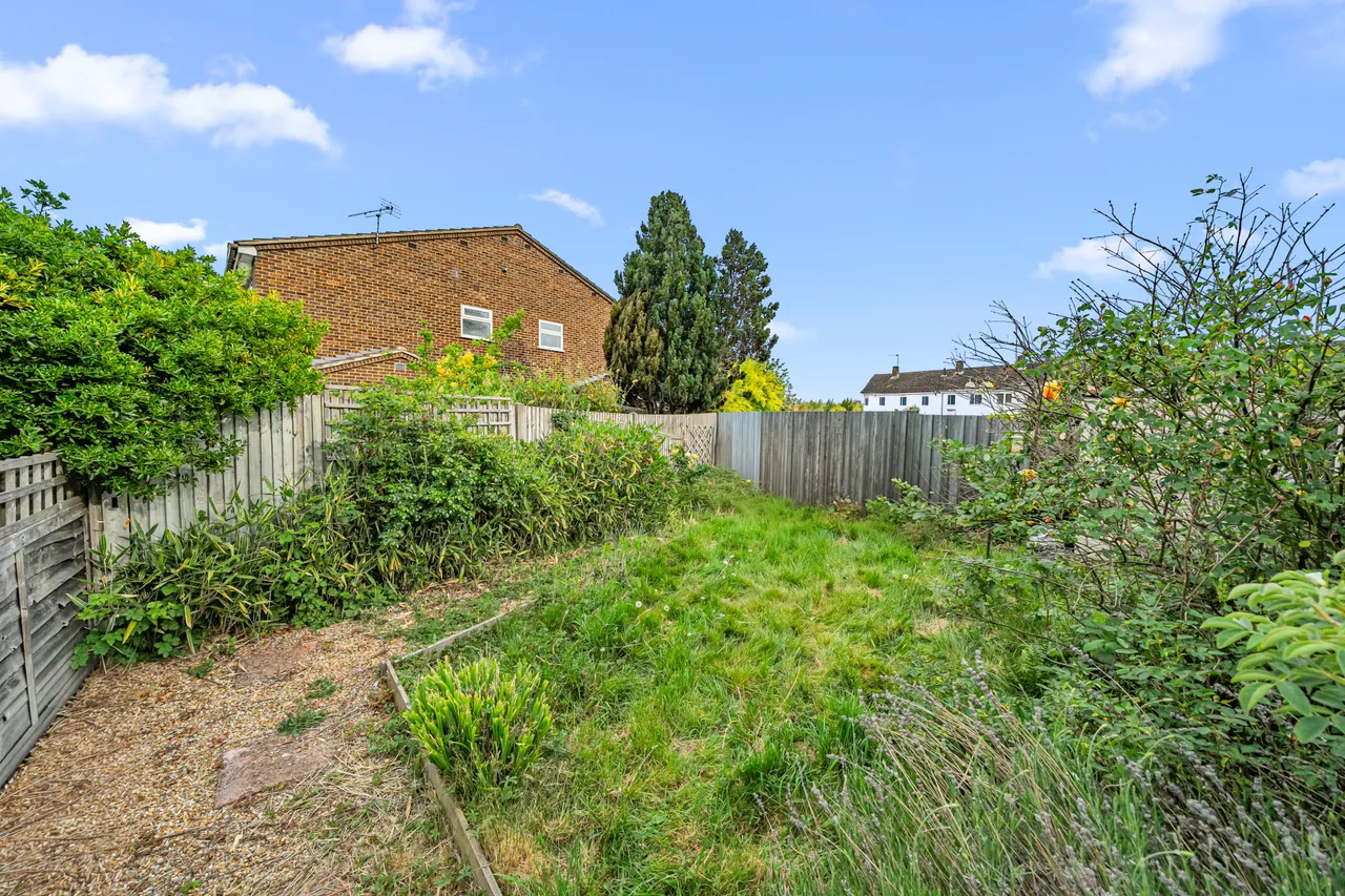 Roakes Avenue, Addlestone, KT15, photo 11