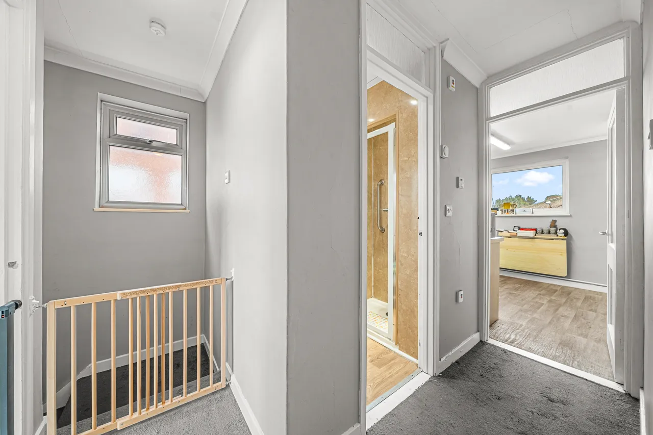 Roakes Avenue, Addlestone, KT15, photo 9