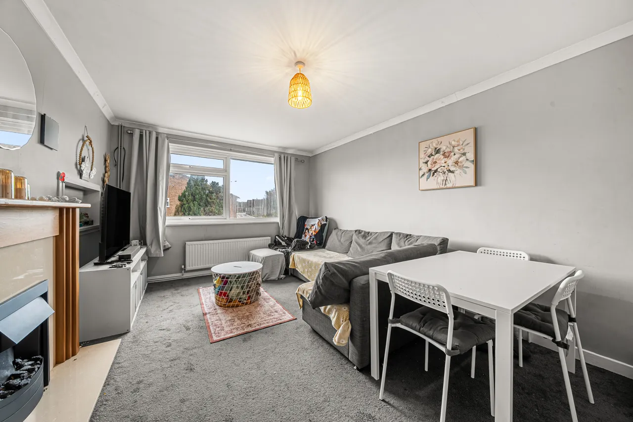 Roakes Avenue, Addlestone, KT15, photo 17