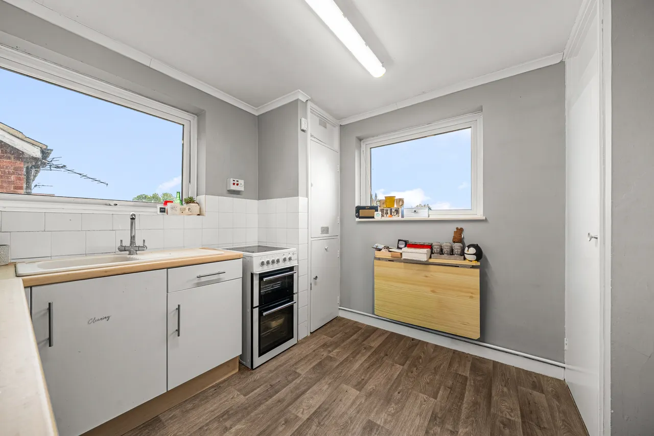 Roakes Avenue, Addlestone, KT15, photo 4