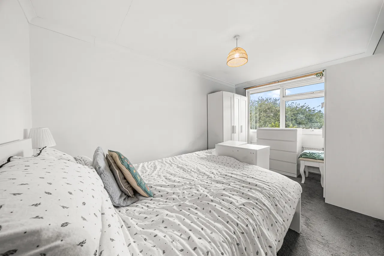 Roakes Avenue, Addlestone, KT15, photo 5